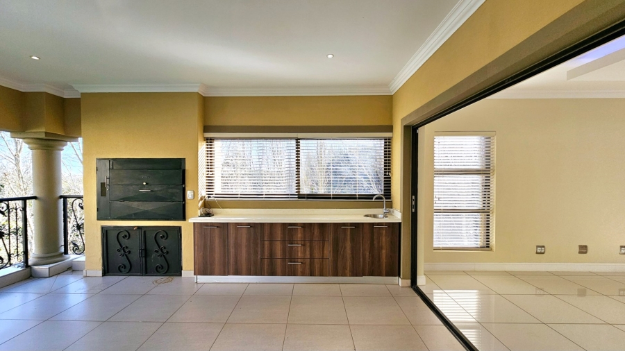 5 Bedroom Property for Sale in Kiepersol Free State